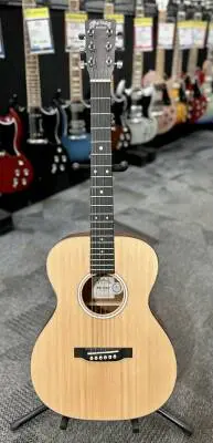 Martin Guitars - 000JR-10