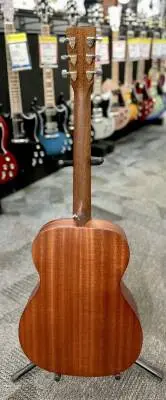 Martin Guitars - 000JR-10 2