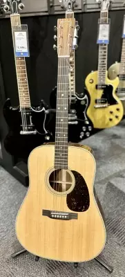 Martin Guitars - D-28 2017