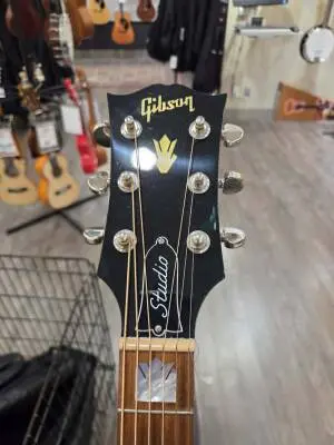 Gibson - SJ-200 Studio Walnut - Walnut Burst 2