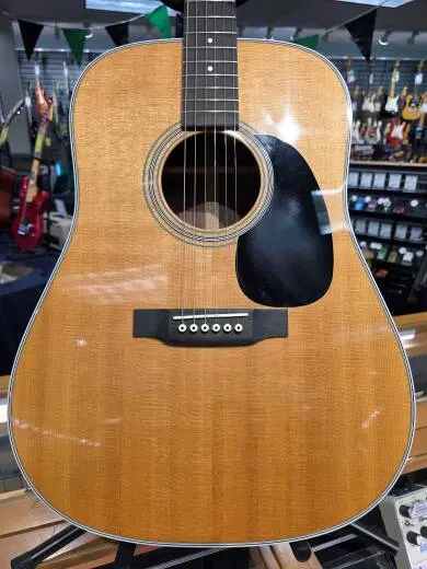 Martin Guitars - D-28