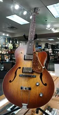 Godin Guitars - G50932