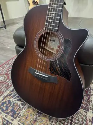 Taylor Guitars - 324CE
