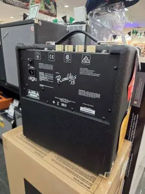 FENDER RUMBLE 15 V3 2