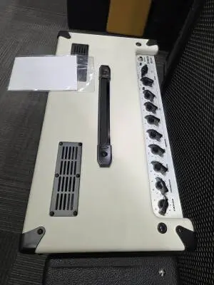 EVH 5150 ICONIC 15W 1X10 IVORY 2