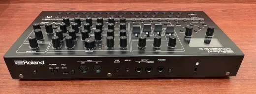 Roland - SH-4D 2