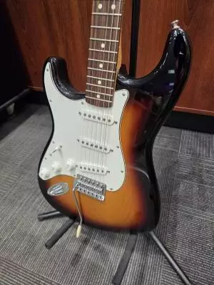 Fender STD STRAT LH PF BSB N/BAG 2