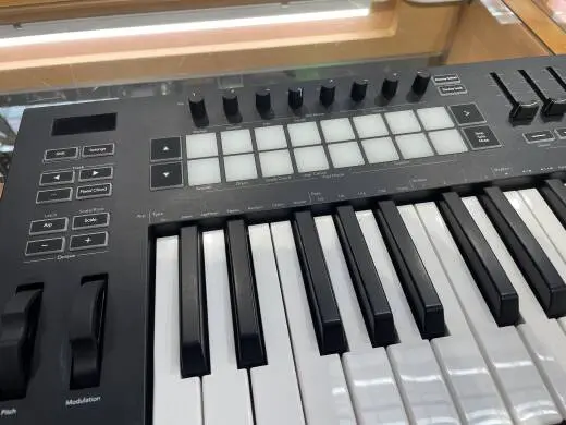 Novation - LAUNCHKEY61 MK3 2