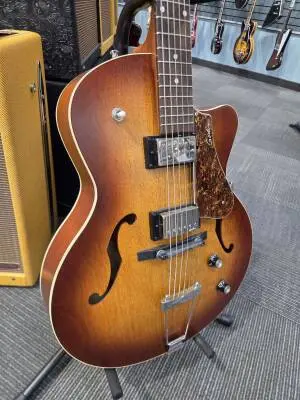 Godin Guitars 5TH AVENUE CW KINGPIN II HB COGNAC 2