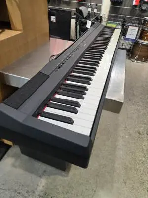 Yamaha - P115 B