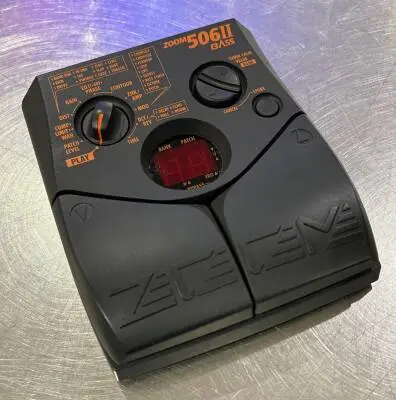 Zoom Bass 506II
