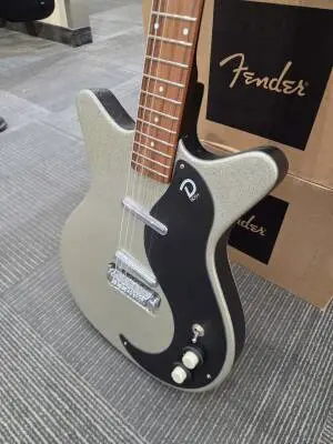 Store Special Product - Danelectro - D59M-SLVMET