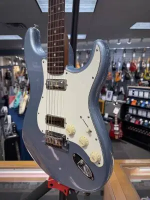 Fender - American Professional II Stratocaster HH, Rosewood Fingerboard - Ice Blue Metallic 2