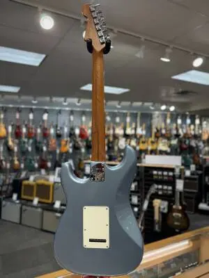 Fender - American Professional II Stratocaster HH, Rosewood Fingerboard - Ice Blue Metallic 2