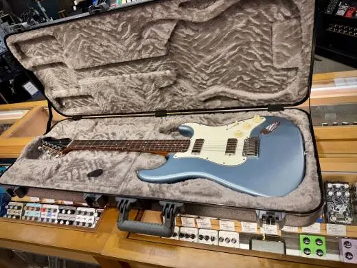 Fender - American Professional II Stratocaster HH, Rosewood Fingerboard - Ice Blue Metallic 2