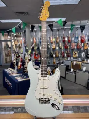 Fender - American Vintage II 1965 Stratocaster, Round-Lam Rosewood Fingerboard - Sonic Blue 2