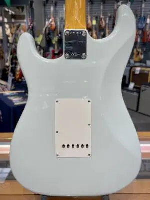 Fender - American Vintage II 1965 Stratocaster, Round-Lam Rosewood Fingerboard - Sonic Blue 2