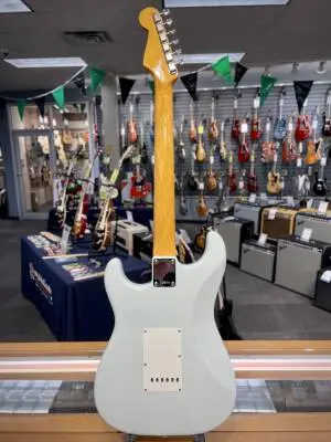 Fender - American Vintage II 1965 Stratocaster, Round-Lam Rosewood Fingerboard - Sonic Blue 2
