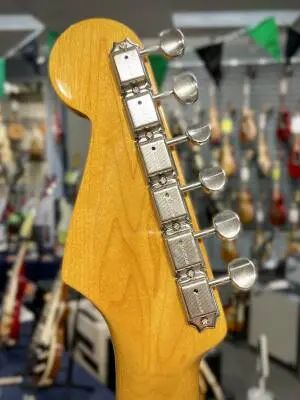 Fender - American Vintage II 1965 Stratocaster, Round-Lam Rosewood Fingerboard - Sonic Blue 2