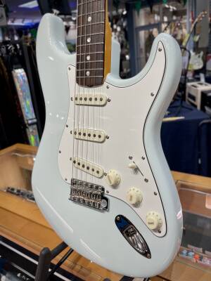 Store Special Product - Fender - American Vintage II 1965 Stratocaster, Round-Lam Rosewood Fingerboard - Sonic Blue