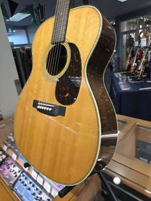 Martin Guitars - 000-28 V18 2