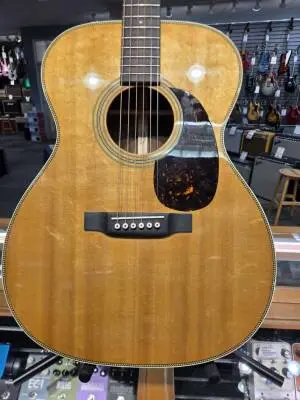 Martin Guitars - 000-28 V18