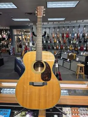 Martin Guitars - 000-28 V18 2