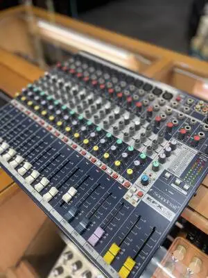 Soundcraft - EFX12 2