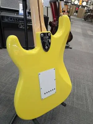 Fender -LTD INT COLOR STRAT MONACO YELLOW 2