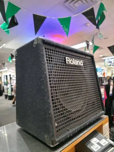 Roland KC-200 2