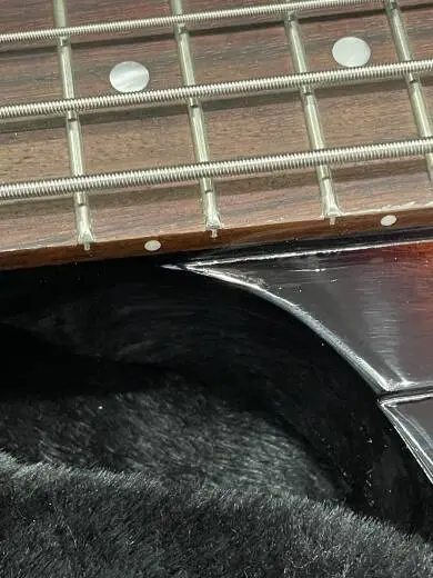 Gibson - Thunderbird Bass Guitar with Hardshell Case - Tobacco Burst Perimeter 2