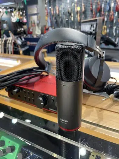 Focusrite - Scarlett 2i2 Studio 4th Gen with Mic and Headphones 2