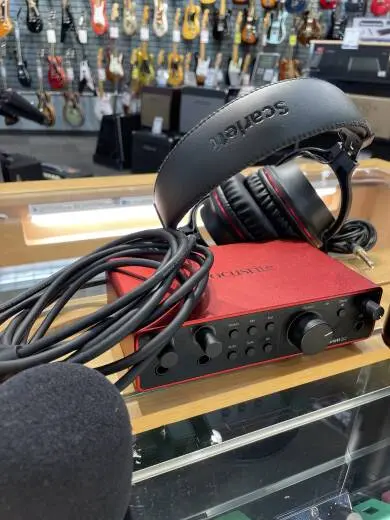Focusrite - Scarlett 2i2 Studio 4th Gen with Mic and Headphones 2