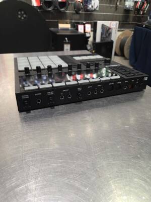 Native Instruments Maschine MK3 Music Production System