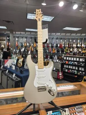 PRS SILVER SKY MAPLE MOC SAND SATIN 2