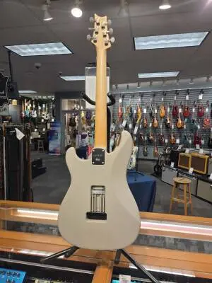 PRS SILVER SKY MAPLE MOC SAND SATIN 2