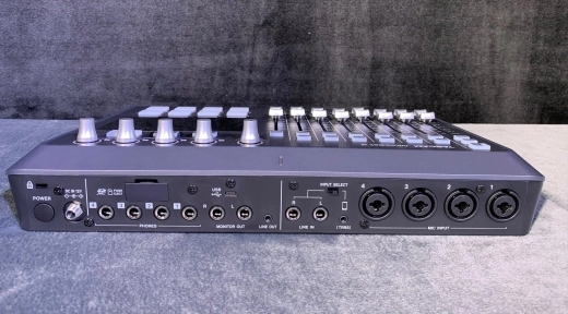 Tascam - MIXCAST 4 4