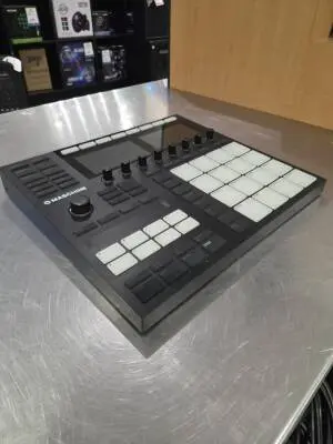 Native Instruments - MASCHINE MK3 2