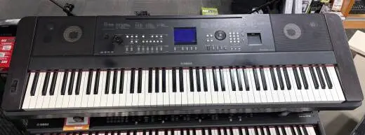 Yamaha - DGX650 B