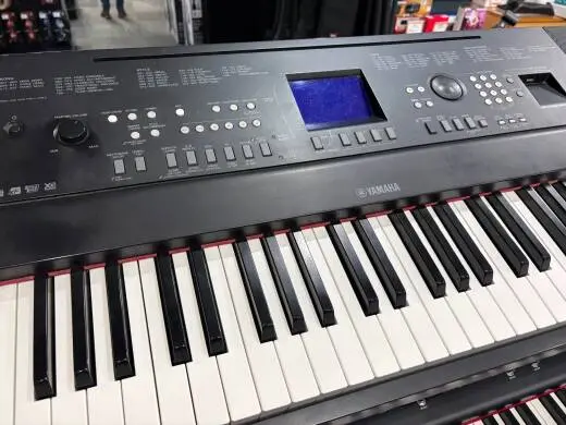 Yamaha - DGX650 B 2