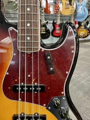 Fender - American Vintage II 1966 Jazz Bass, Rosewood Fingerboard - 3-Colour Sunburst 2