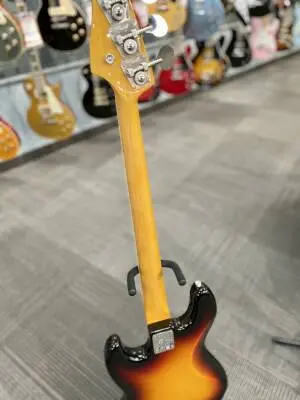 Fender - American Vintage II 1966 Jazz Bass, Rosewood Fingerboard - 3-Colour Sunburst 2