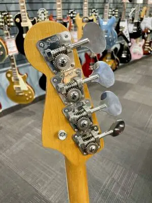 Fender - American Vintage II 1966 Jazz Bass, Rosewood Fingerboard - 3-Colour Sunburst 2