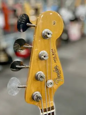 Fender - American Vintage II 1966 Jazz Bass, Rosewood Fingerboard - 3-Colour Sunburst 2