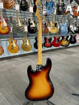 Fender - American Vintage II 1966 Jazz Bass, Rosewood Fingerboard - 3-Colour Sunburst 2