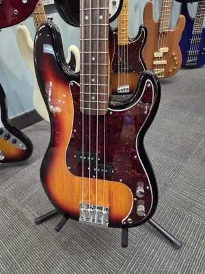 Squier CV 60S P-BASS LRL 3TSB 2