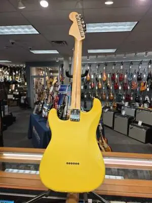 FENDER LTD TOM DELONGE STRAT RW GRAFF 2