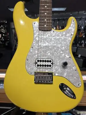 FENDER LTD TOM DELONGE STRAT RW GRAFF