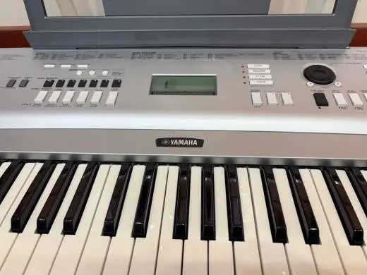 Yamaha DGX230 Keyboard 2