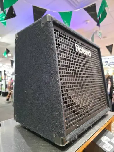 Roland KC-200 2